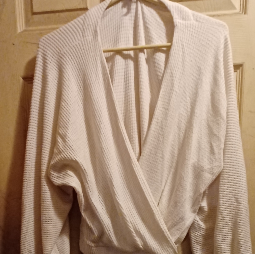 White 1 state sweater size M